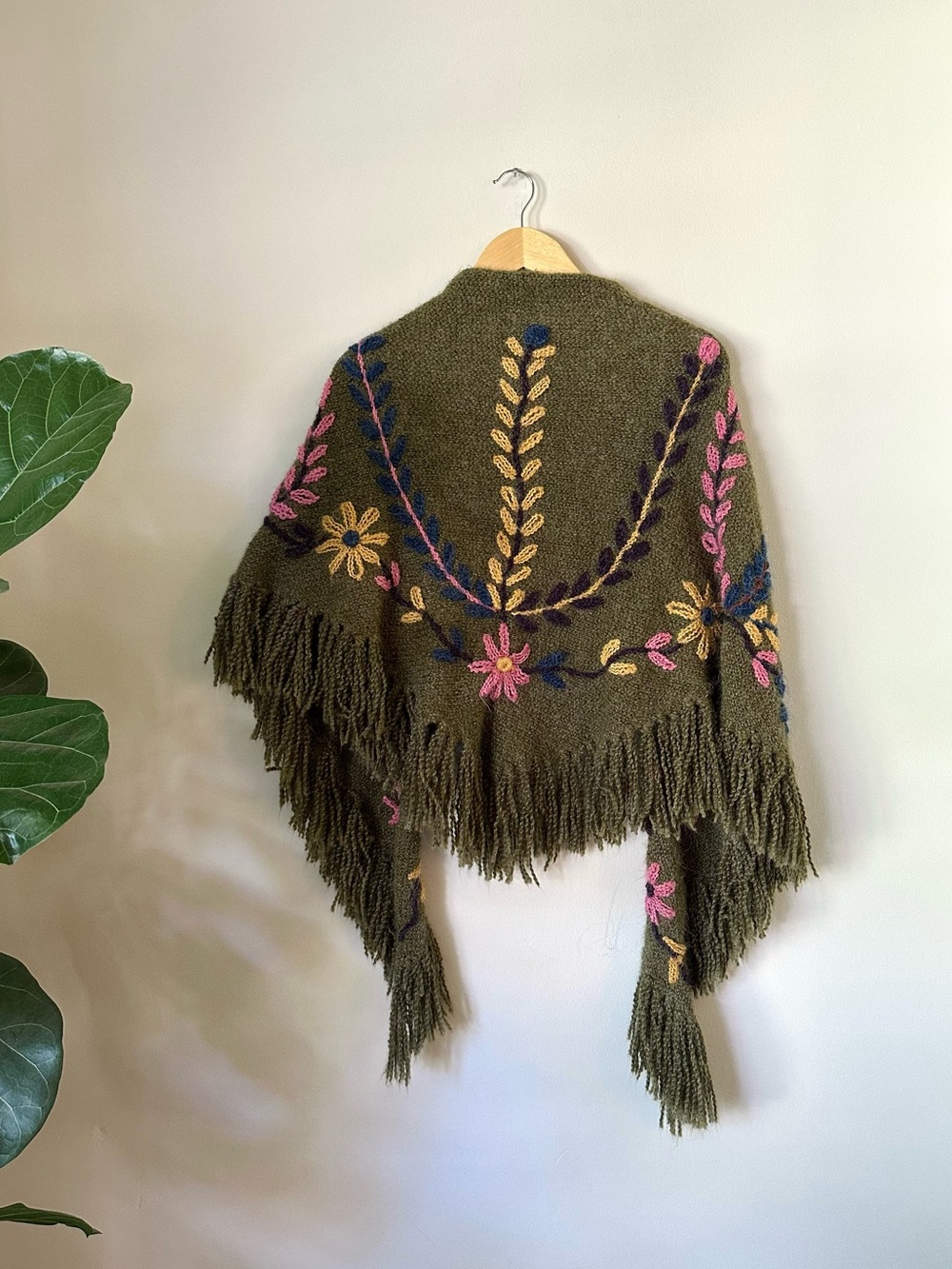 Perika Peruvian Trading Co Shawl Fuzzy Green Embroidered Indie Forest Fairycore